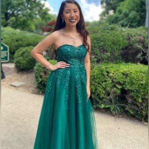 JJ’s House Sweetheart Gown